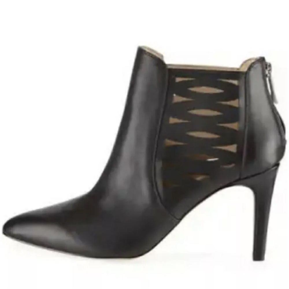 *LAST CALL* 🎉Host Pick🎉 Adrienne Vittadini heeled cut out black boots size 8